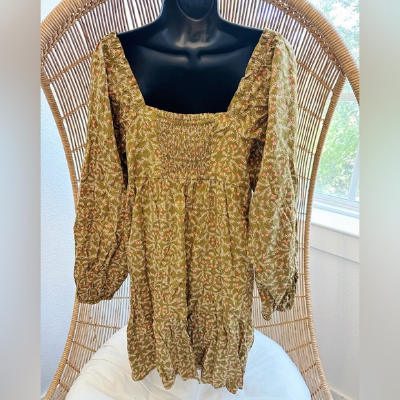 Universal Thread green Floral Balloon
Sleeve Shift Dress Size Medium - Picture 5 of 13